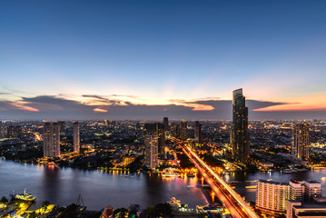 Fototapeta na wymiar Bangkok skyline cityscape in Thailand.
