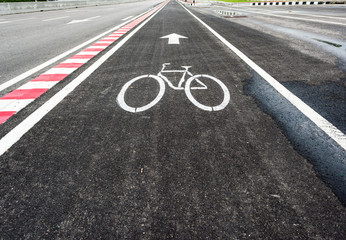 Obraz premium asphalt road and bike lane with sign