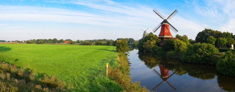 Zwillingswindm&uuml;hlen von Greetsiel