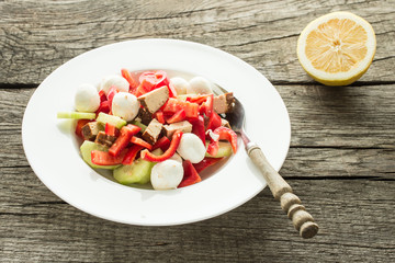 Vegetarischer Salat mit Tofu