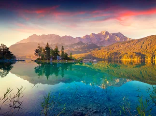 Foto auf Leinwand Farbenfroher Sommersonnenaufgang am Eibsee © Andrew Mayovskyy