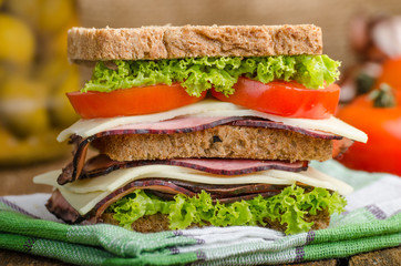 Smoked meat sandwich