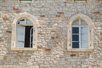 Fototapeta na wymiar Windows on old traditional house in Sibenik, Croatia, facade details