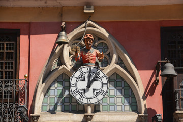 reloj tipico en las calles de burgos