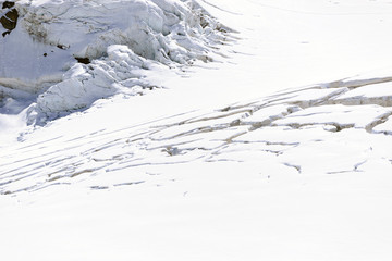 Crepacci su ghiacciaio: pericolo per gli alpinisti