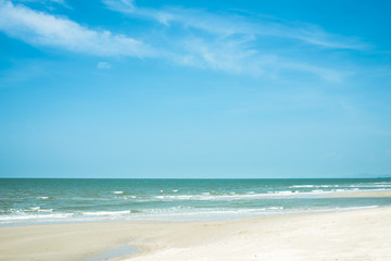 Fototapeta na wymiar blue sky with sea and beach