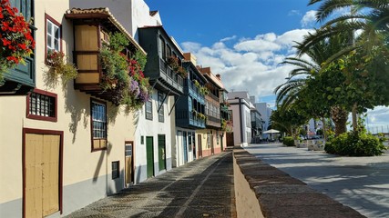 Fototapeta na wymiar Balcones típicos de Santa Cruz de La Palma. Islas Canarias.