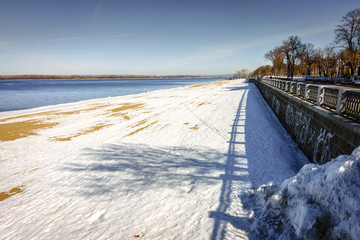 Obraz premium Riverwalk along the Volga River