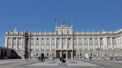 Fototapeta na wymiar palais royal de madrid
