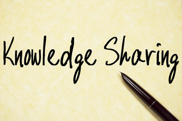 knowledge sharing text write on paper
