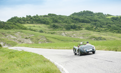 Auto classica in curva