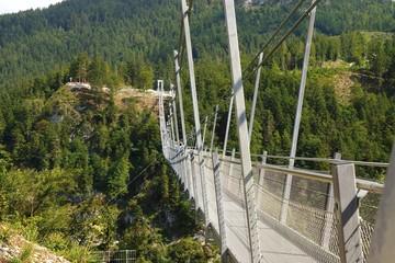 Fototapeta na wymiar Suspension Bridge in Reutte Austria