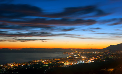 Ultimas luces del día sobre Marbella, Málaga