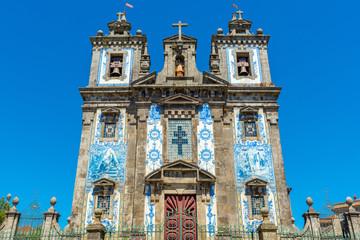 Fototapeta na wymiar Church of Saint Ildefonso (Igreja de Santo Ildefonso), a 18th century building in Baroque style, covered with typical Portuguese tiles called Azulejos in Porto, Portugal
