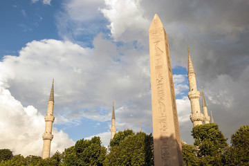Obraz premium Egyptian Obelisk and minarets of Blue mosque in Sultanahmet square Istanbul