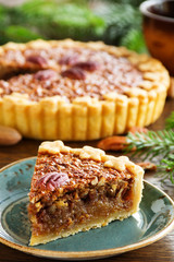American classic cake with pecans and maple syrup.