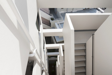 Obraz premium マンション 集合住宅の非常階段 建築基準法