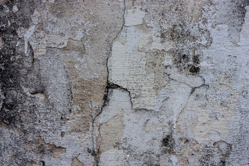 Textured walls with dirt.