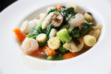 Hong kong fried noodle with seafood
