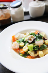 Hong kong fried noodle with seafood