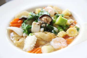 Hong kong fried noodle with seafood