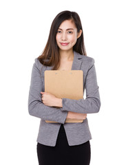Obraz premium Asian businesswoman hold with clipboard