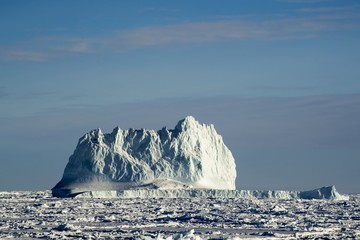 Айсберг в Антарктике © Alexey Seafarer