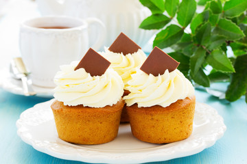 Pumpkin muffins with cream.