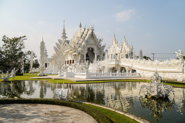 Fototapeta na wymiar White temple, Chiang Rai, Thailand