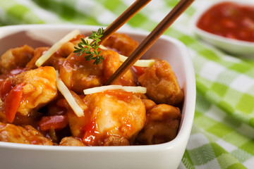 Fried chicken pieces in batter with sweet and sour sauce