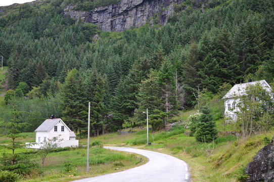 einsames Dorf Oppedal Vags&ouml;y Norwegen
