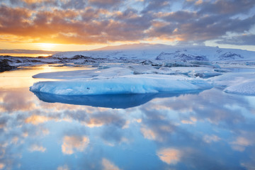 Icebergs in Jökulsárlón glacier lake at sunset - 89821513