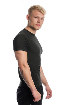 Junger muskul&ouml;ser Mann mit Tattoos
