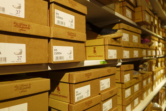 Bo&icirc;tes &agrave; chaussures