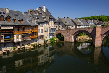 zabytkowy most i zabudowa, Espalion © fotoevent24