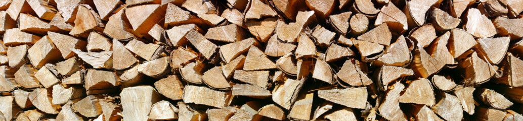 Gestapeltes Holz - Querformat Brennholz