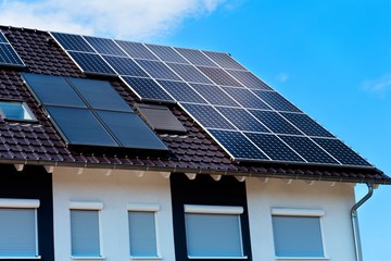 Dach mit Solarzellen