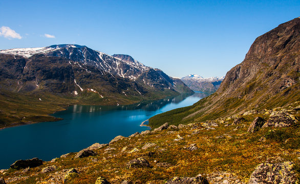 jezioro g&oacute;rskie Gjende,  Jotunheimen, Norwegia