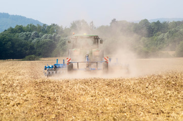 Traktor im Staub