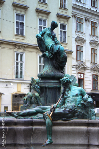 Donnerbrunnen Fountain, Vienna, Austria бесплатно