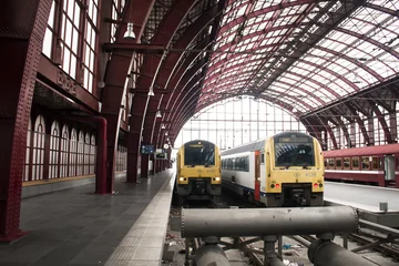 Foto op Plexiglas Treinstation Binnenkant van het prachtige centraal station in de stad Antwerpen, België