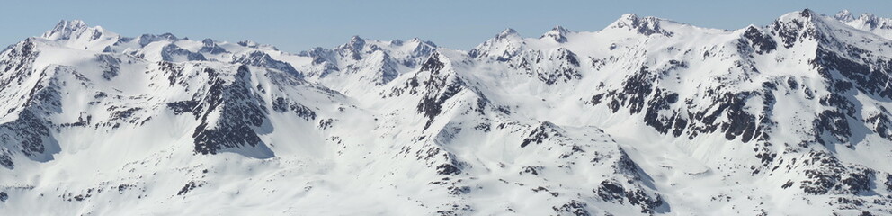 Fototapeta na wymiar schöne weiße Winterpanorama der Berge Europas