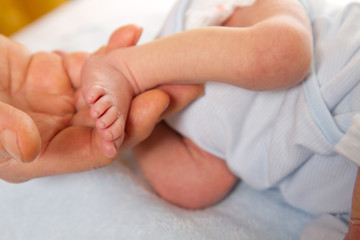 Obraz na płótnie Canvas feet of a newborn baby