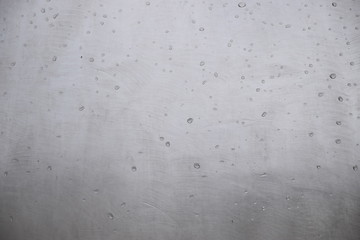 Edelstahl mit Wassertropfen