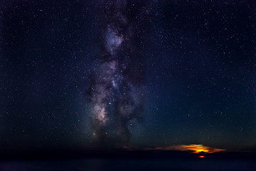 Fototapeta premium Moonset & Milky Way