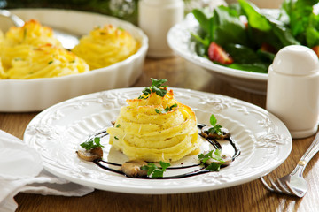 Baked meat with mushrooms in mashed potatoes.