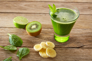 Detox green juice cleansing recipe