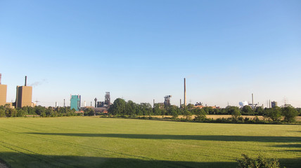 Industriekulisse am Rhein © KlausMJan