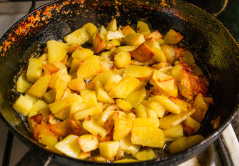 fried potatoes in pan
