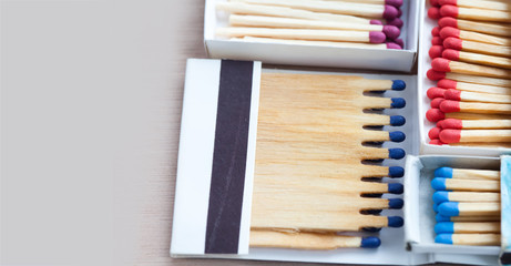 Obraz premium Wooden colorful matchsticks in the boxes. copy space